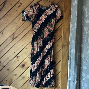 Hilo Hattie Black Floral Dress